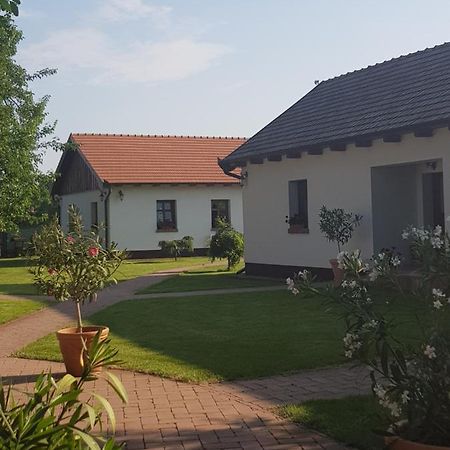 Toth Vendeghaz Es Apartmanhaz Ujfeherto Exterior foto