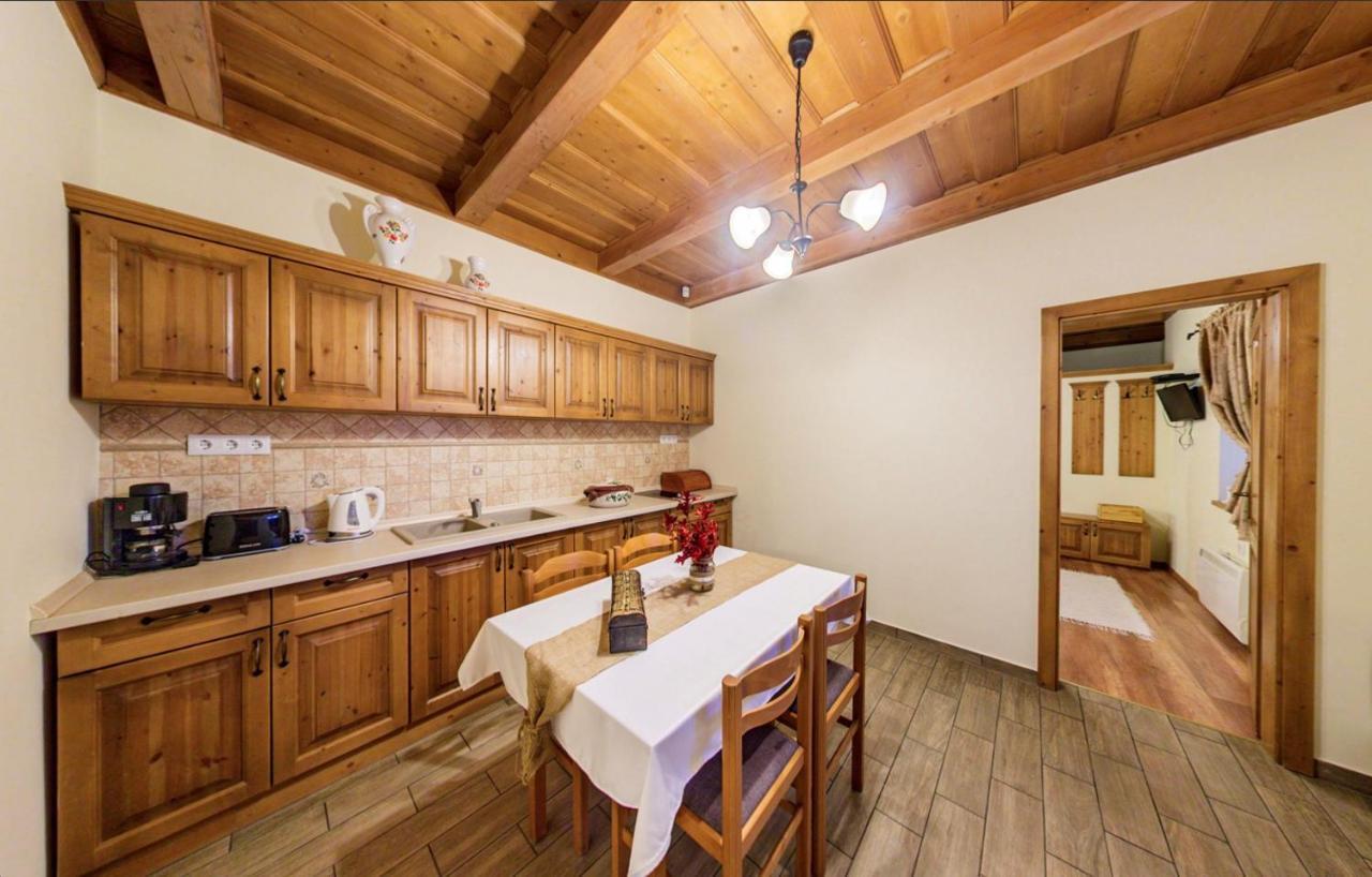 Toth Vendeghaz Es Apartmanhaz Ujfeherto Exterior foto