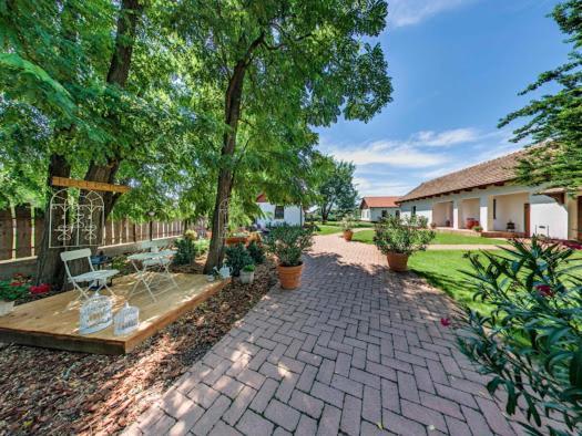Toth Vendeghaz Es Apartmanhaz Ujfeherto Exterior foto