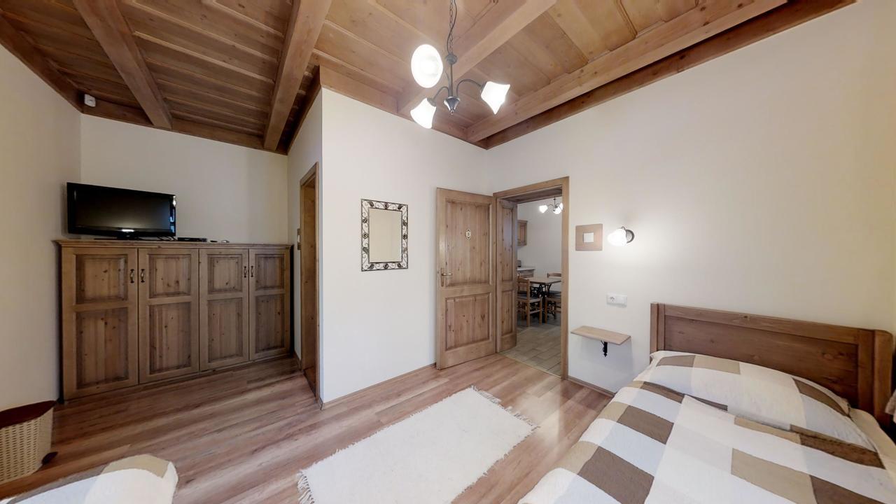 Toth Vendeghaz Es Apartmanhaz Ujfeherto Exterior foto