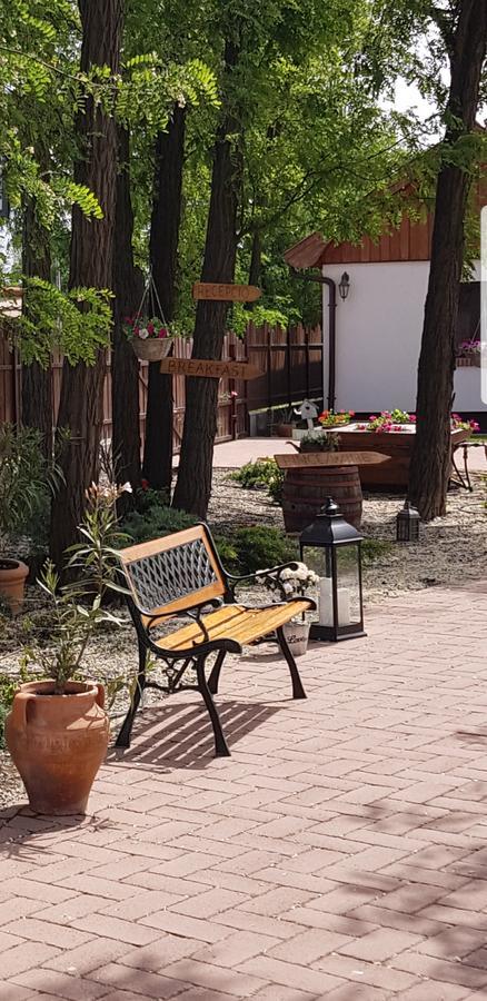 Toth Vendeghaz Es Apartmanhaz Ujfeherto Exterior foto