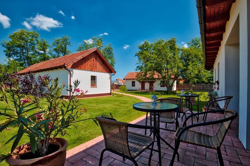 Toth Vendeghaz Es Apartmanhaz Ujfeherto Exterior foto