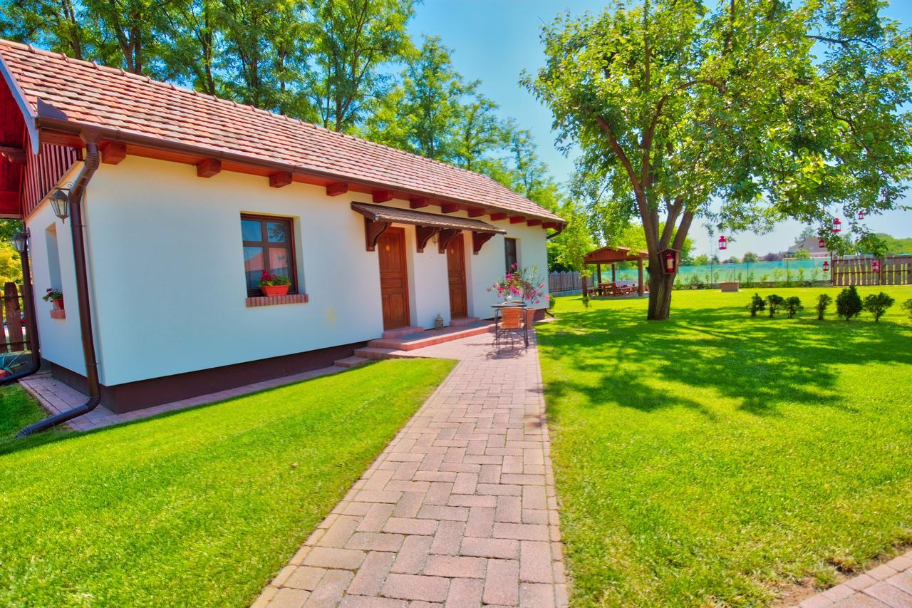 Toth Vendeghaz Es Apartmanhaz Ujfeherto Exterior foto