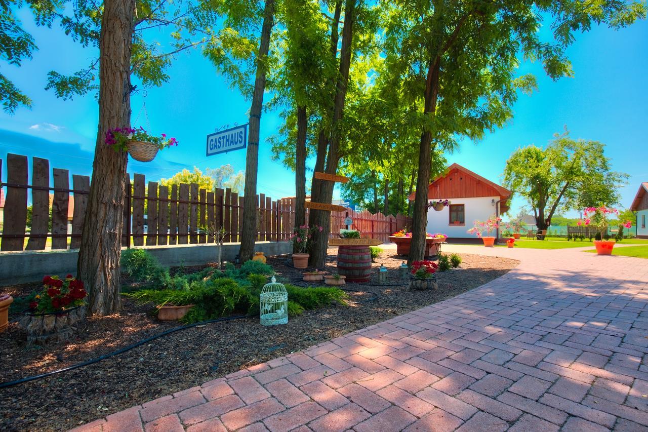Toth Vendeghaz Es Apartmanhaz Ujfeherto Exterior foto